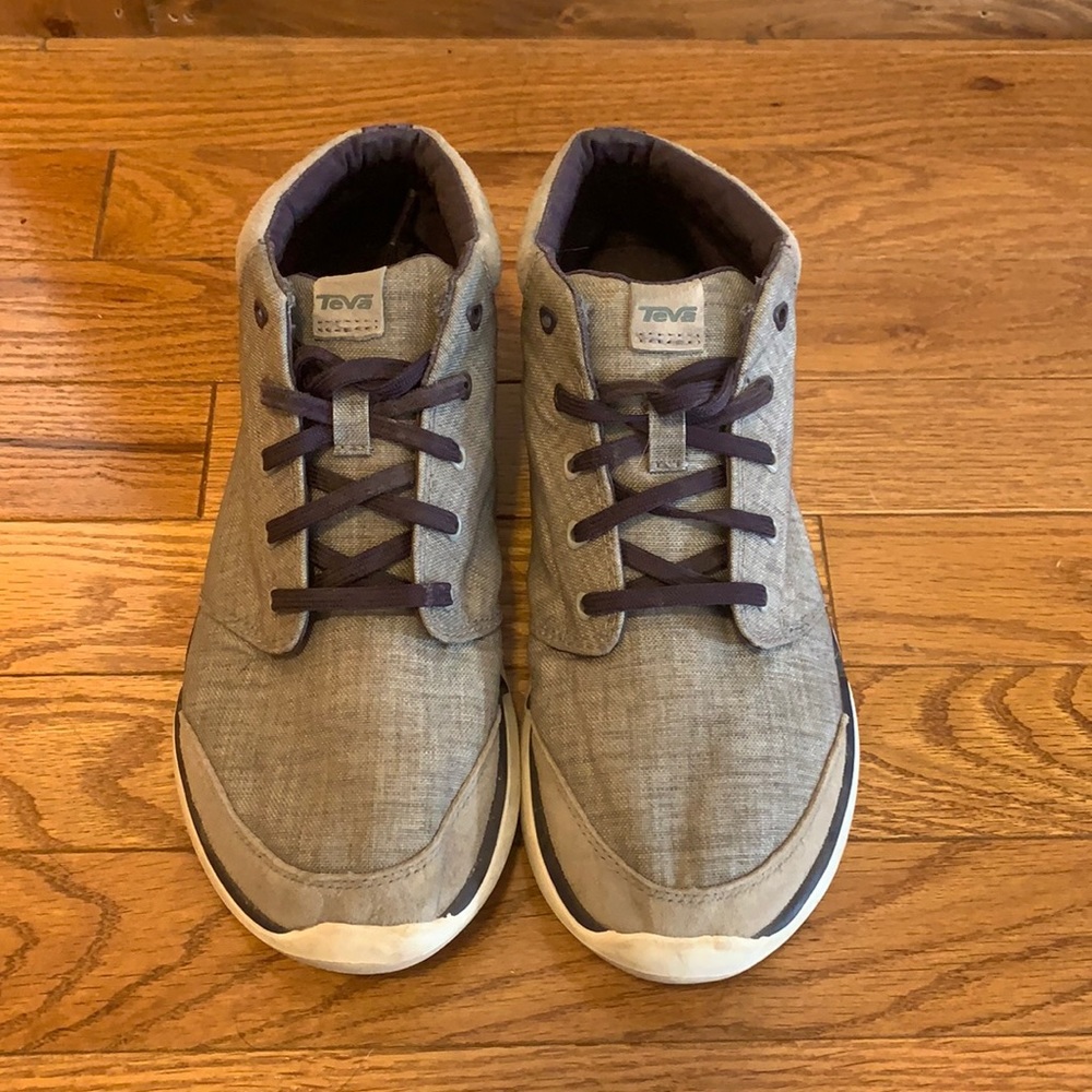 👗Teva Wander Chukka Sneaker       Size 8